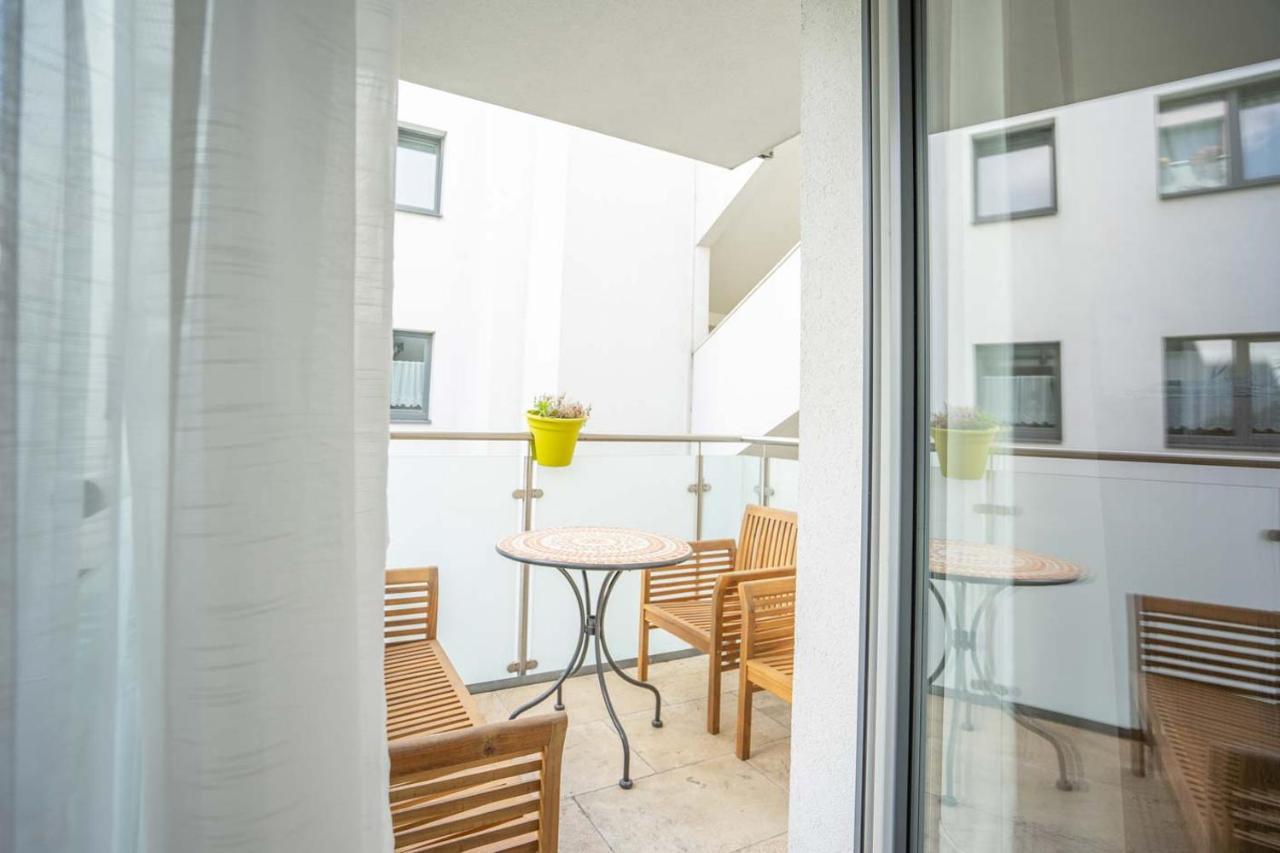 Donaufeld Living - Modernes Und Helles Apartment Wina Bagian luar foto